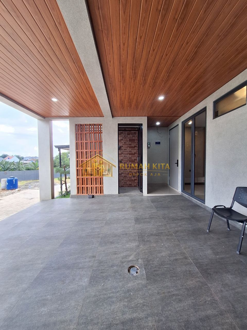 Carport Rumah Furnish Dekat Pintu Tol Sawangan Depok