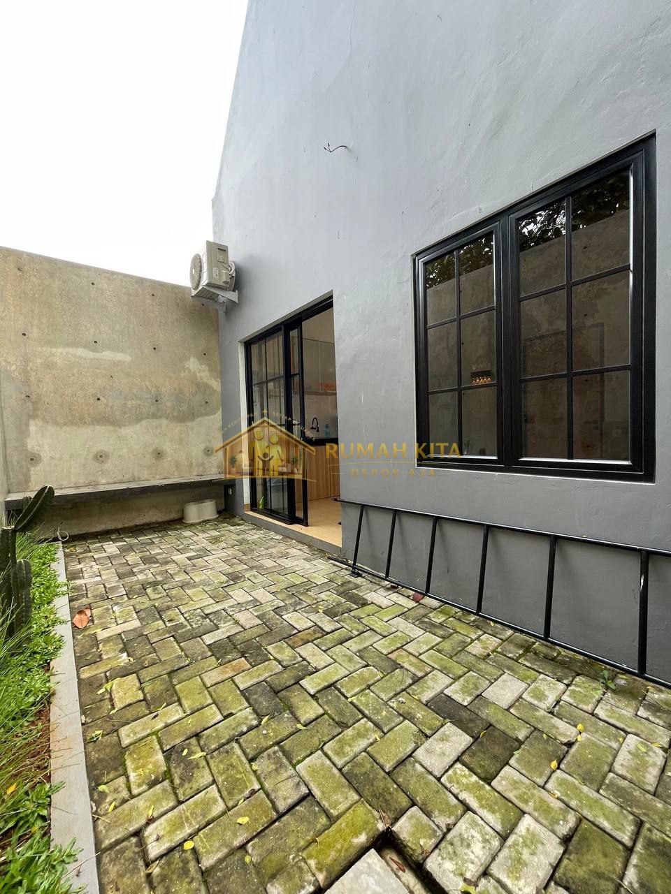 Halaman Rumah 1,5 Lantai Hanya Booking Fee 500 ribu di Sawangan Depok