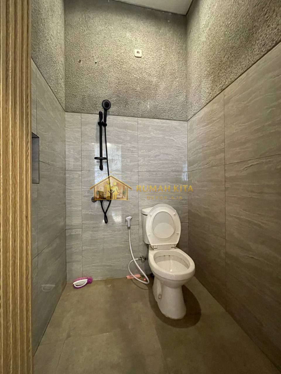 Kamar Mandi Rumah 1,5 Lantai Hanya Booking Fee 500 ribu di Sawangan Depok