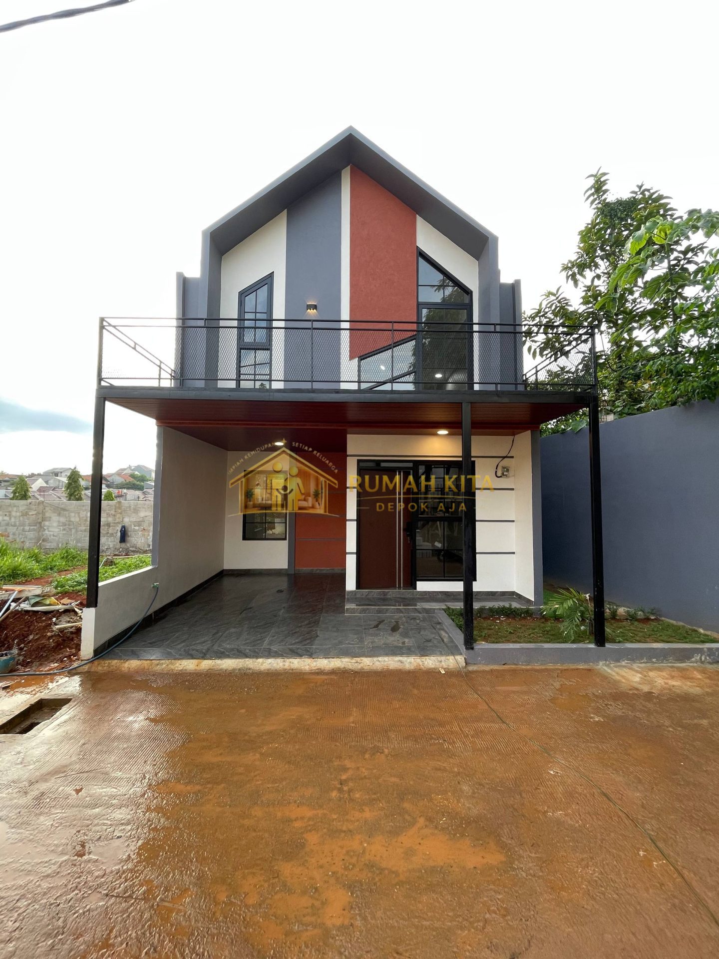 Fasad Rumah 2 Lantai Dekat Stasiun Citayam di Sawangan Depok