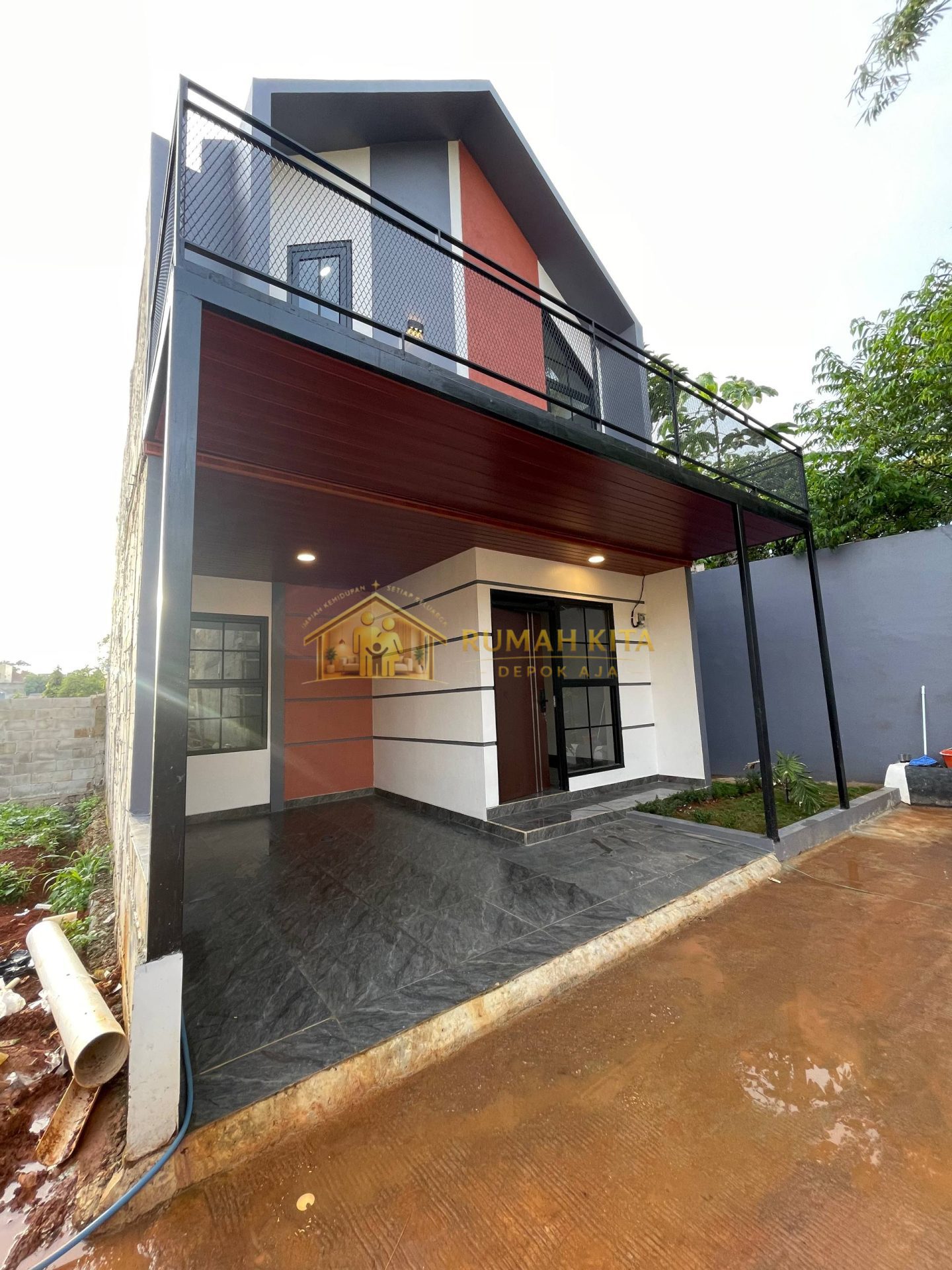 Fasad Rumah 2 Lantai Dekat Stasiun Citayam di Sawangan Depok