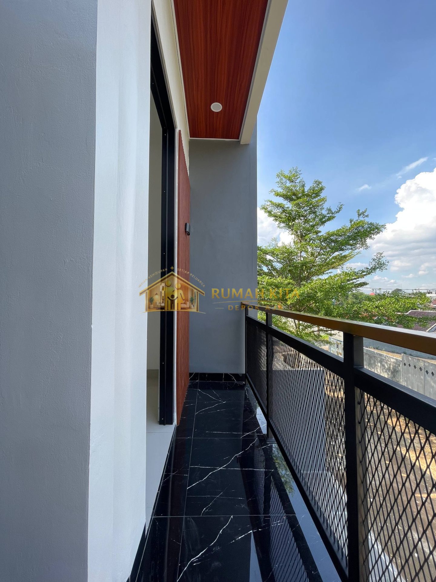 Balkon Rumah 2 Lantai Murah di Pengasinan Sawangan Depok