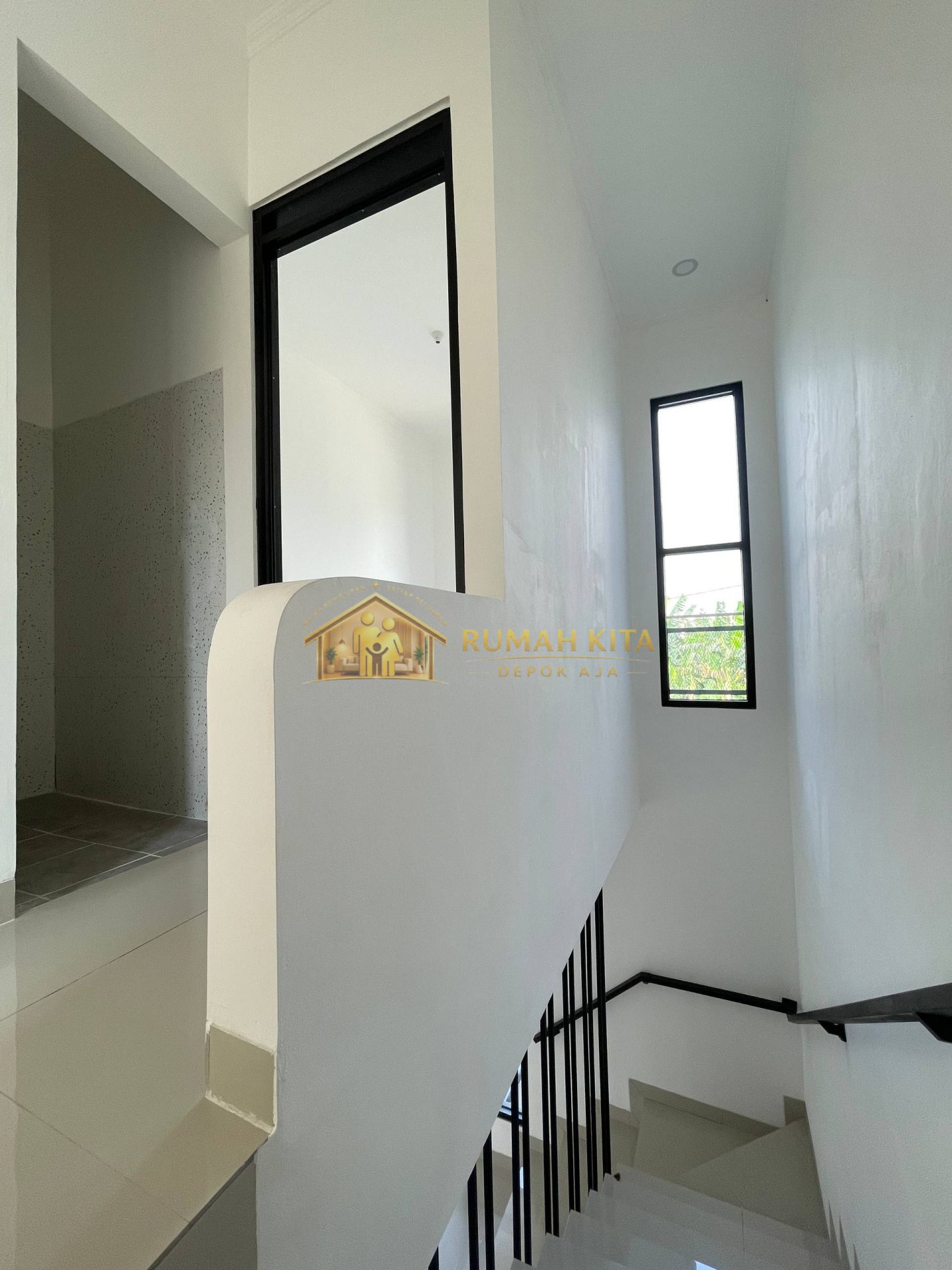 Ruang Keluarga Rumah 2 Lantai Murah di Pengasinan Sawangan Depok
