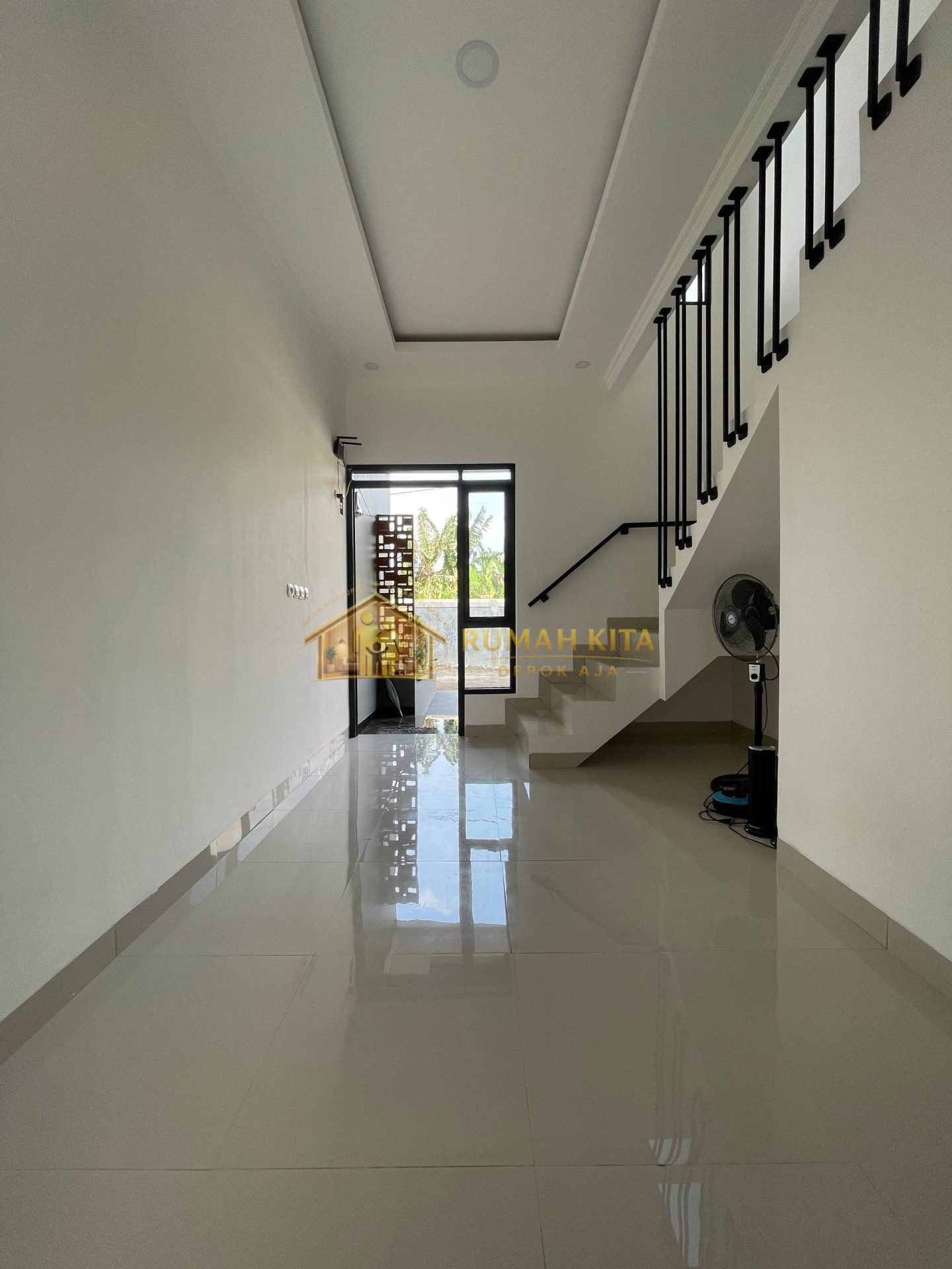 Ruang Tamu Rumah 2 Lantai Murah di Pengasinan Sawangan Depok