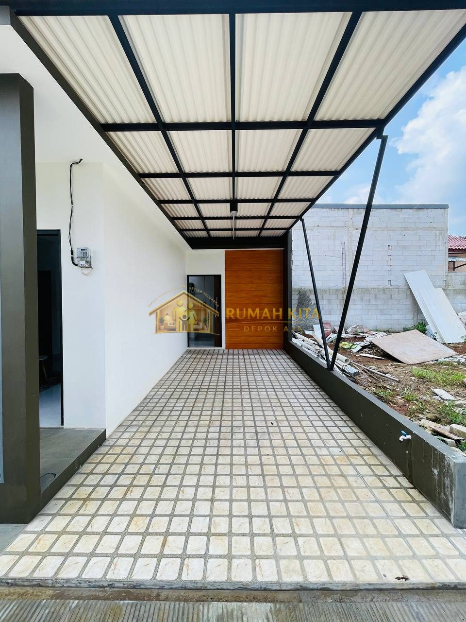 Carport Rumah 1,5 Lantai Anti Masuk Gang di Sawangan Depok