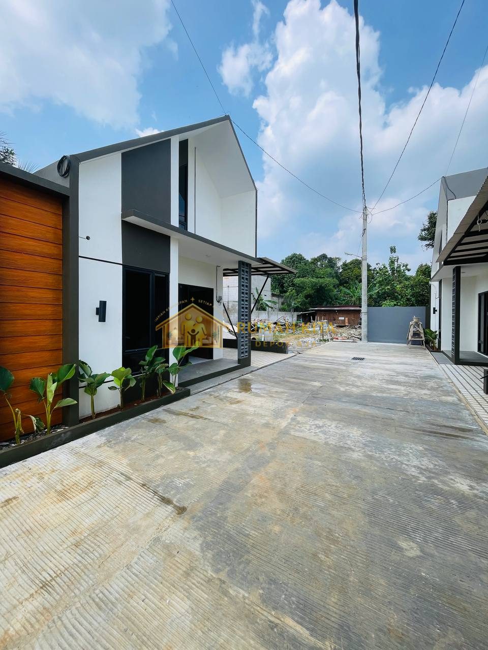 Akses Jalan Rumah 1,5 Lantai Anti Masuk Gang di Sawangan Depok