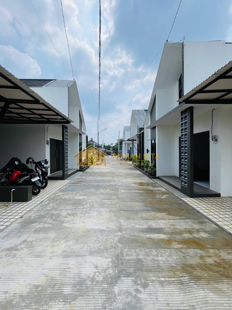 Akses Jalan Rumah 1,5 Lantai Anti Masuk Gang di Sawangan Depok