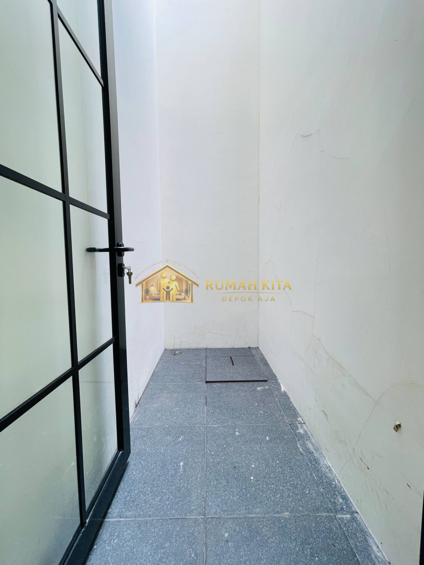 Halaman Rumah 2 Lantai di Tirta Jaya Sukmajaya Depok