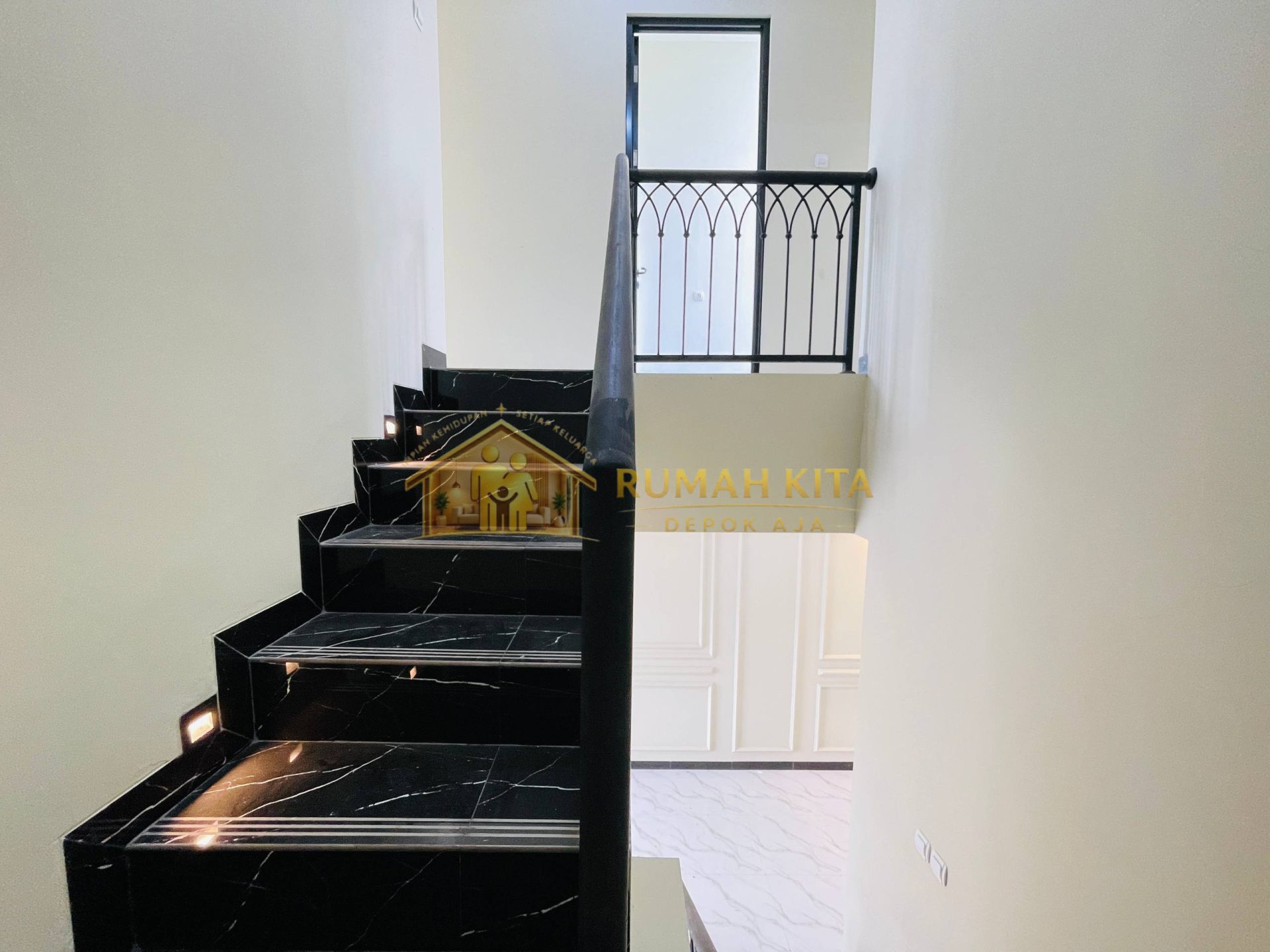 Tangga Rumah 2 Lantai di Tirta Jaya Sukmajaya Depok