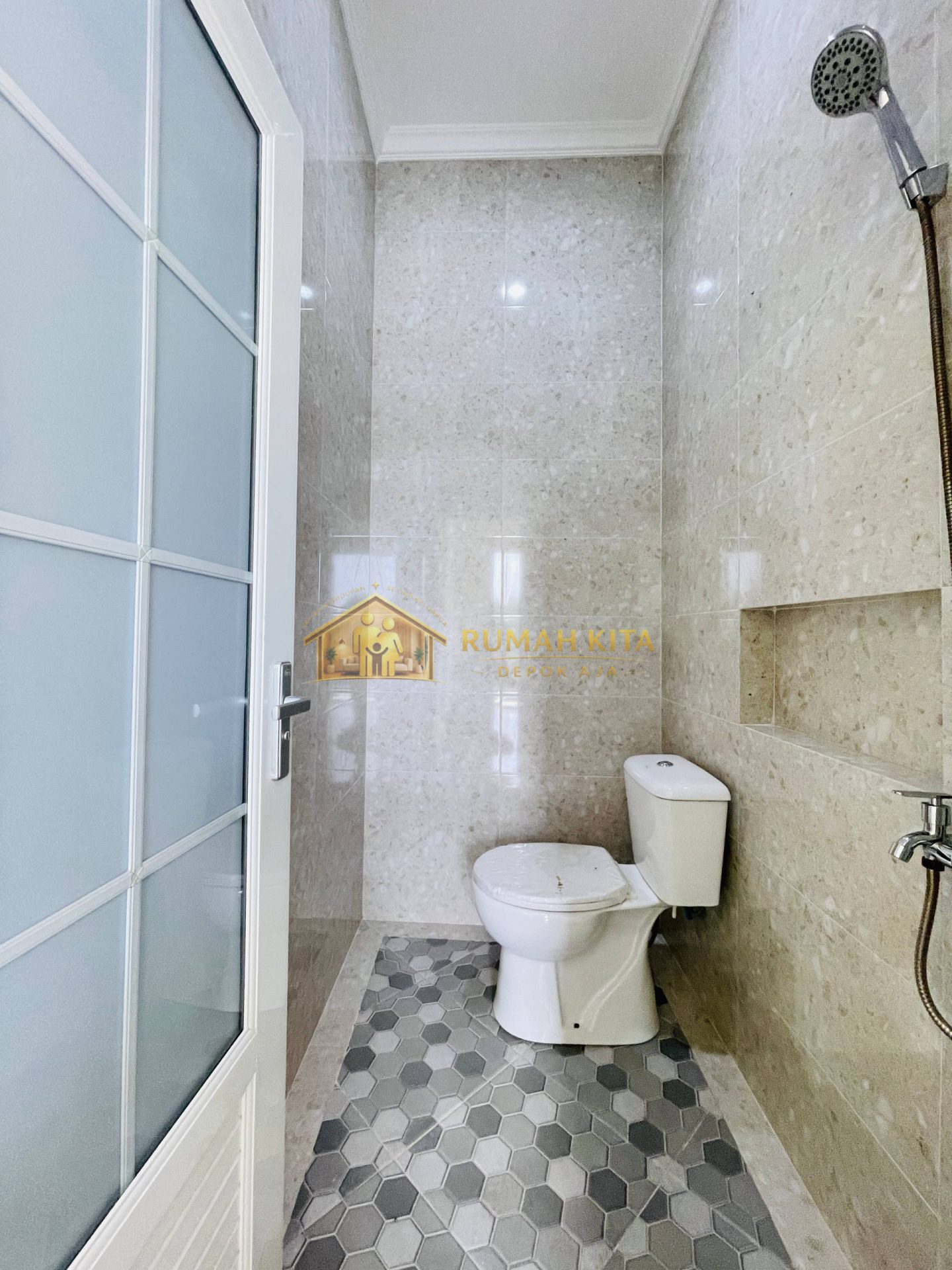 Kamar Mandi Rumah 2 Lantai di Tirta Jaya Sukmajaya Depok