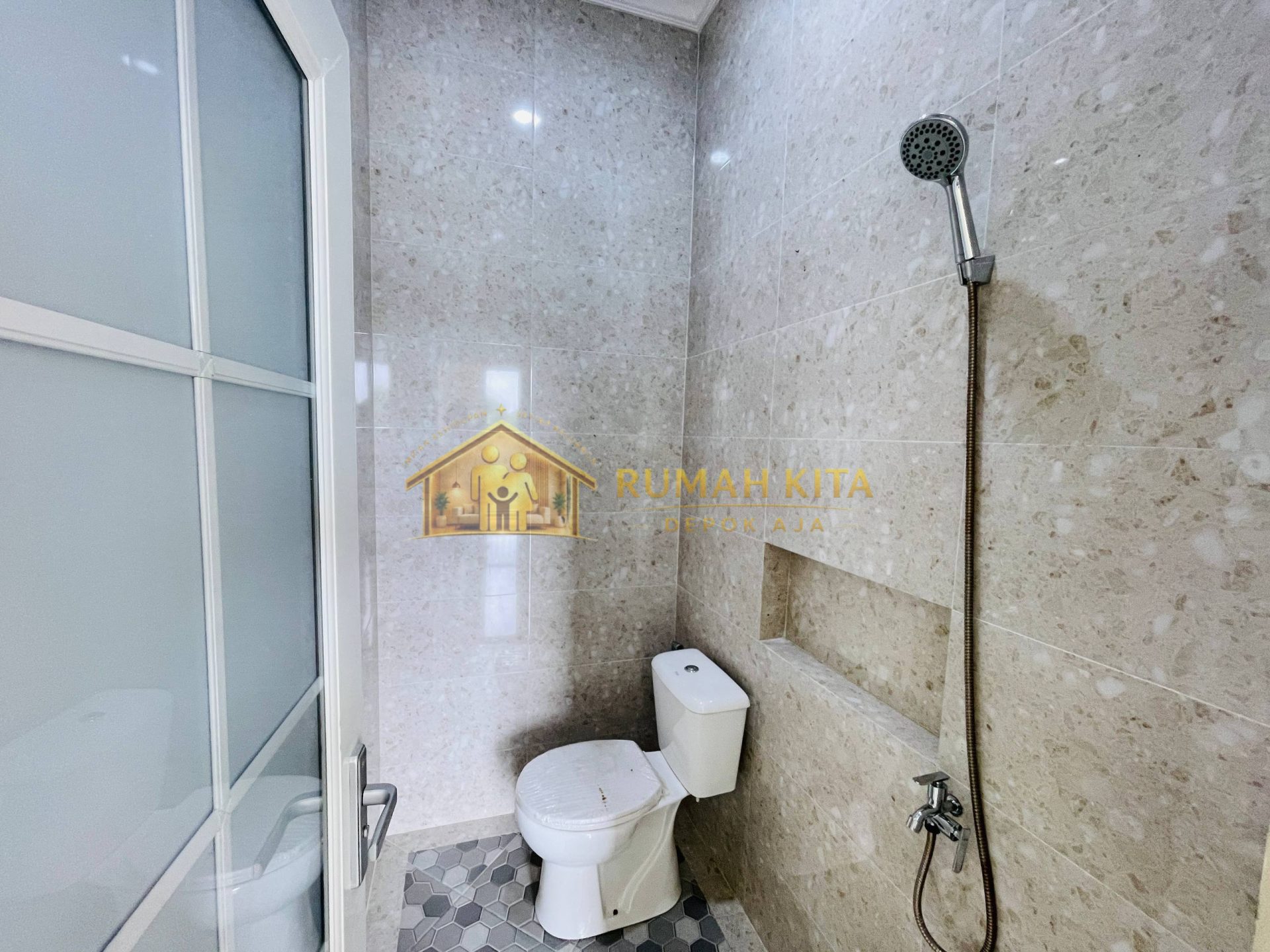 Kamar Mandi Rumah 2 Lantai di Tirta Jaya Sukmajaya Depok