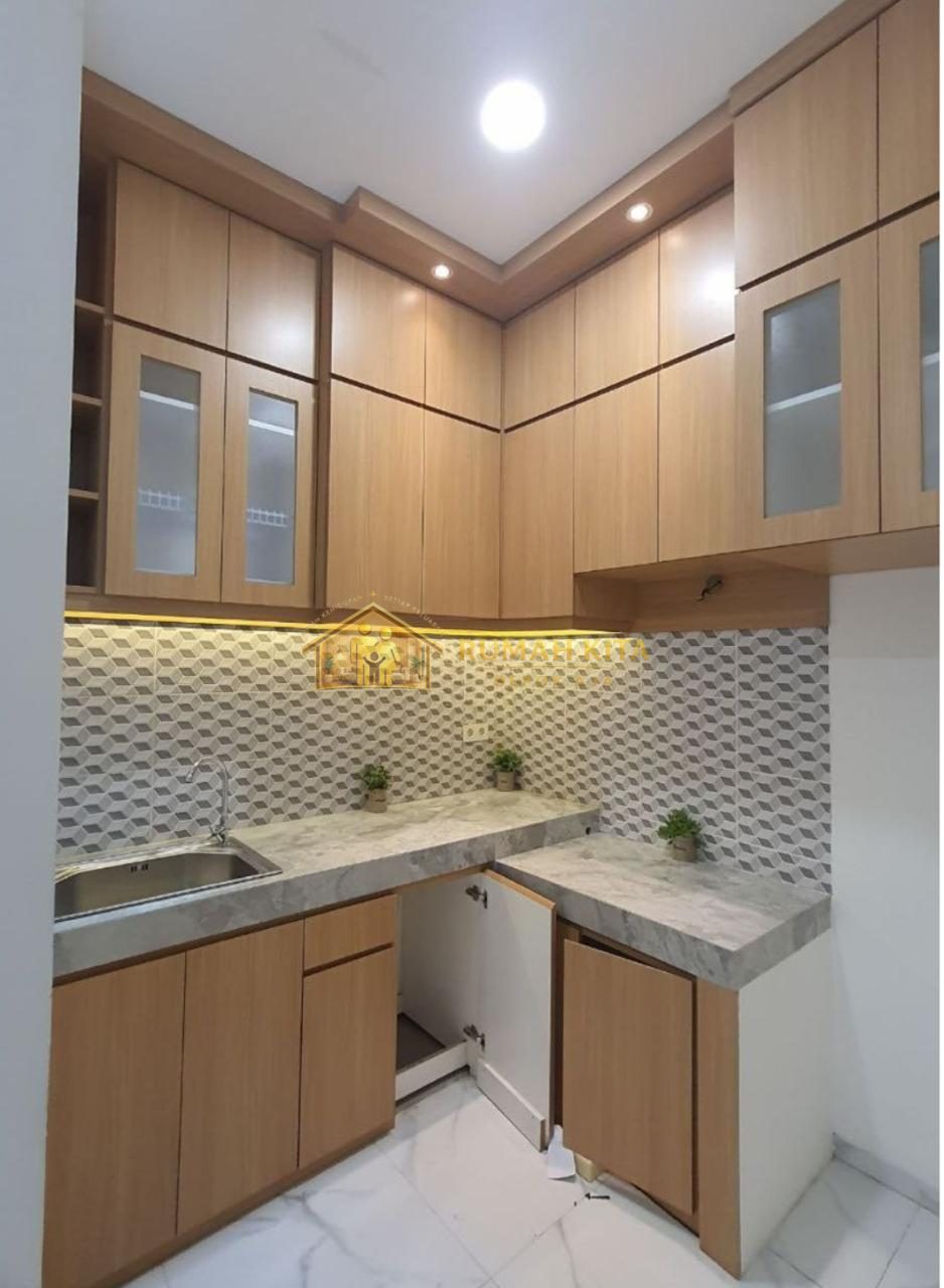 Dapur Rumah 2 Lantai Dekat Pintu Tol Sawangan di Pancoran Mas Depok