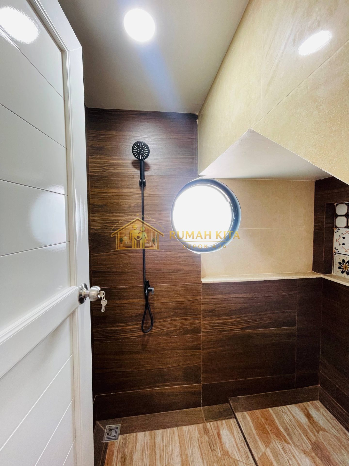 Kamar Mandi Rumah 4 Kamar Tidur Dekat Stasiun Depok Lama & GDC