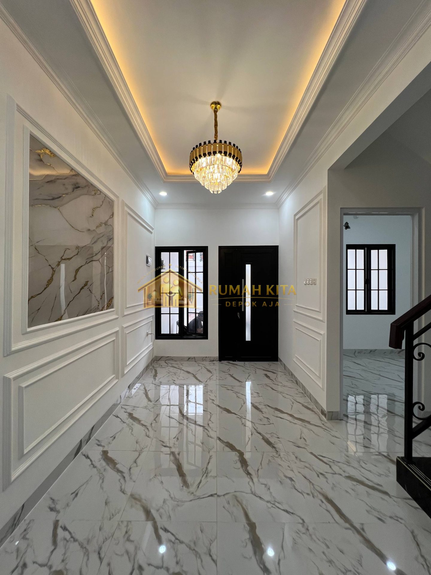 Ruang Makan Rumah Mewah 3 Lantai Bergaya American Classic Modern di Beji Depok