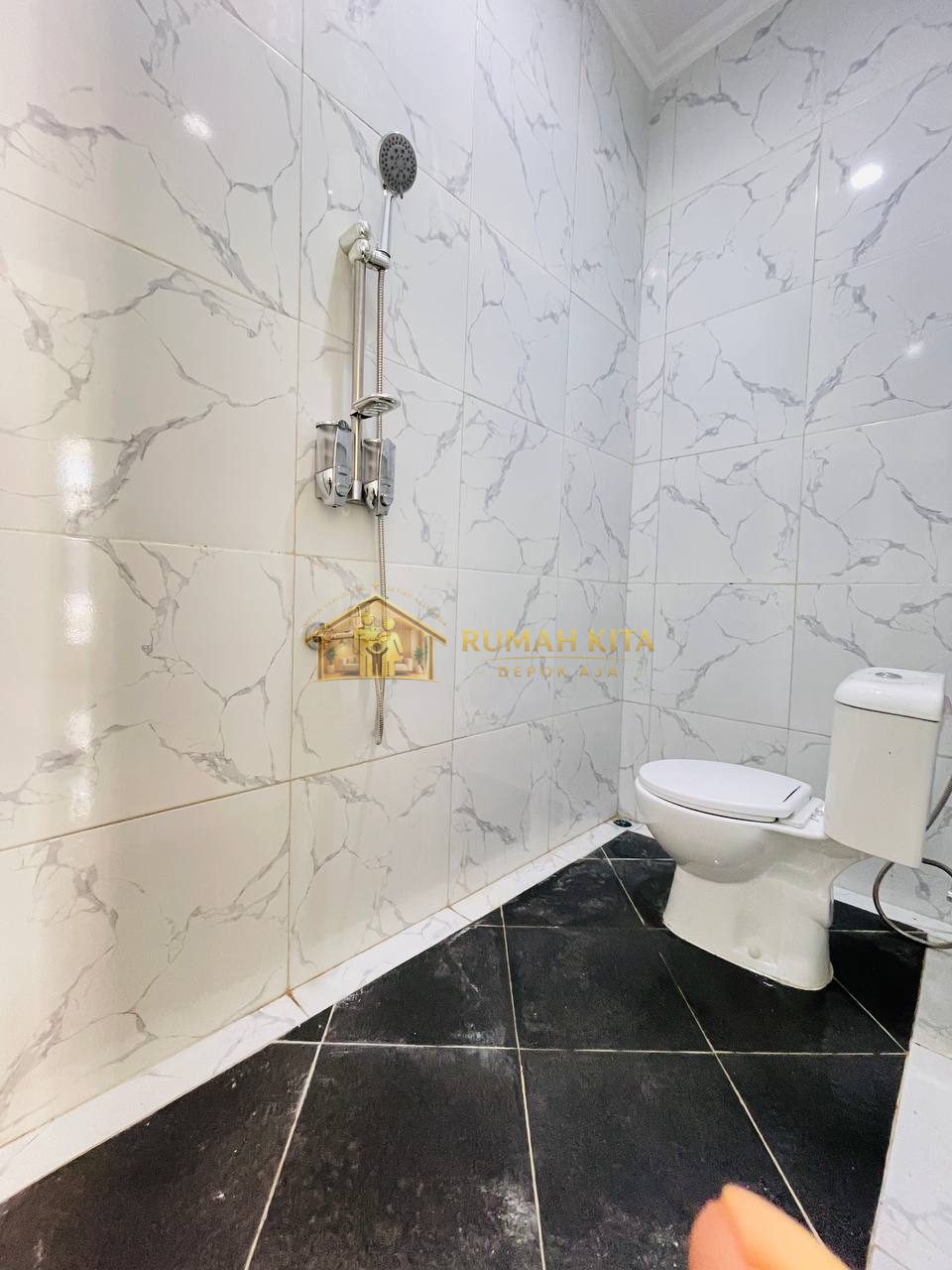 Kamar Mandi Rumah 1 Lantai Nempel Grand depok City