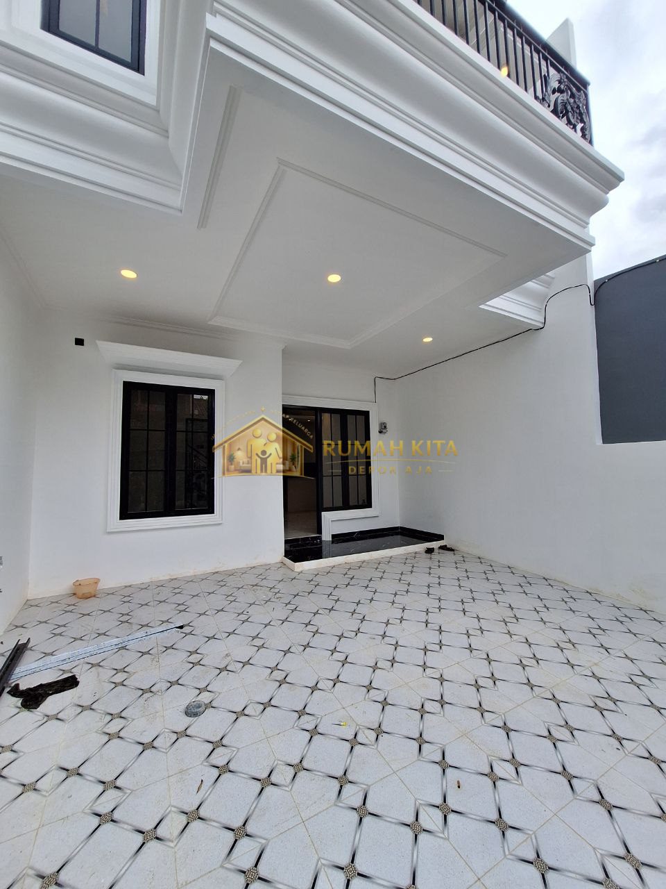 Carport Rumah 2 Lantai Dekat Pasar Pucung GDC Depok