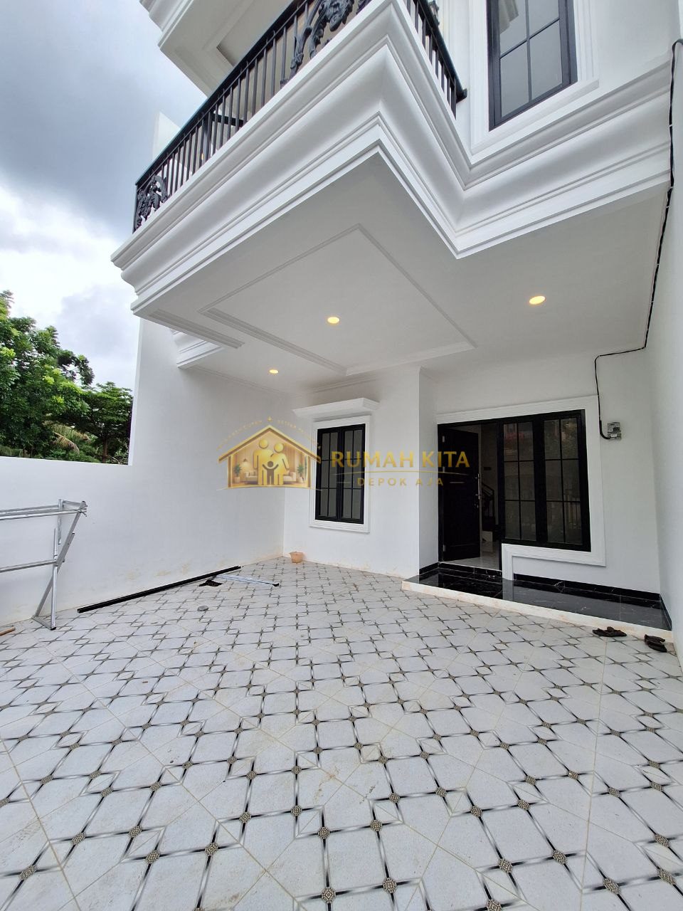 Carport Rumah 2 Lantai Dekat Pasar Pucung GDC Depok