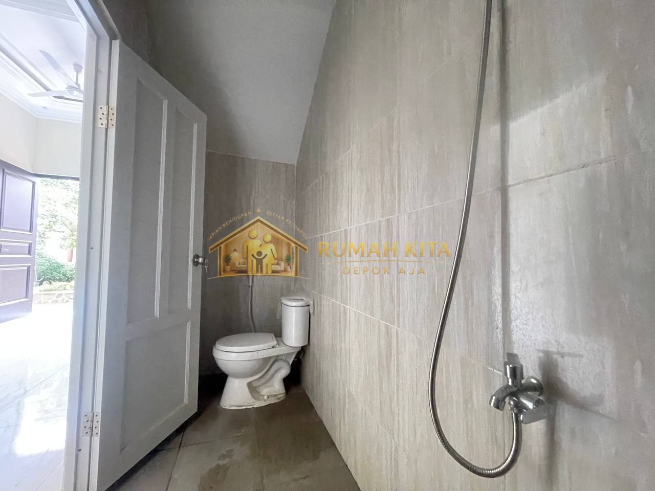 Kamar Mandi Rumah 2 Lantai Dekat Stasiun Depok Lama di Sukmajaya