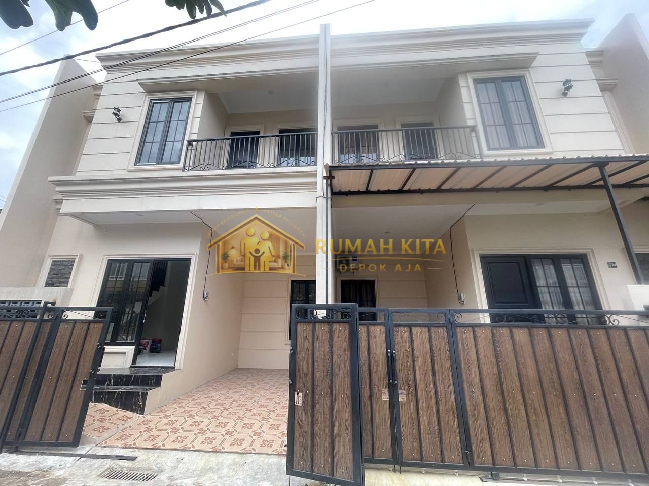 Fasad Rumah 2 Lantai Dekat Stasiun Depok Lama di Sukmajaya