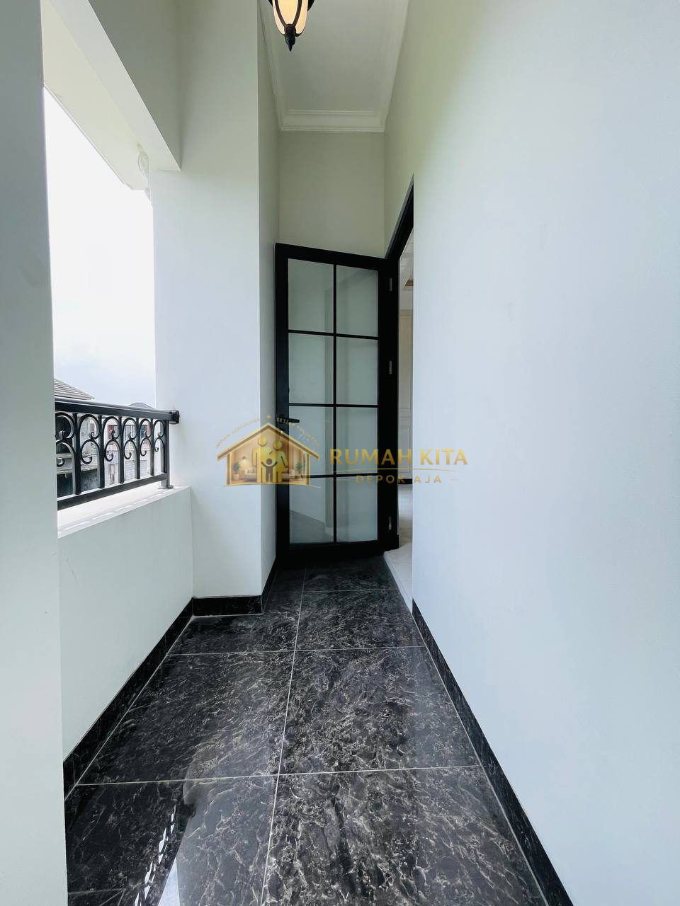 Balkon Rumah 2 Lantai Dekat Stasiun Pondok Rajeg