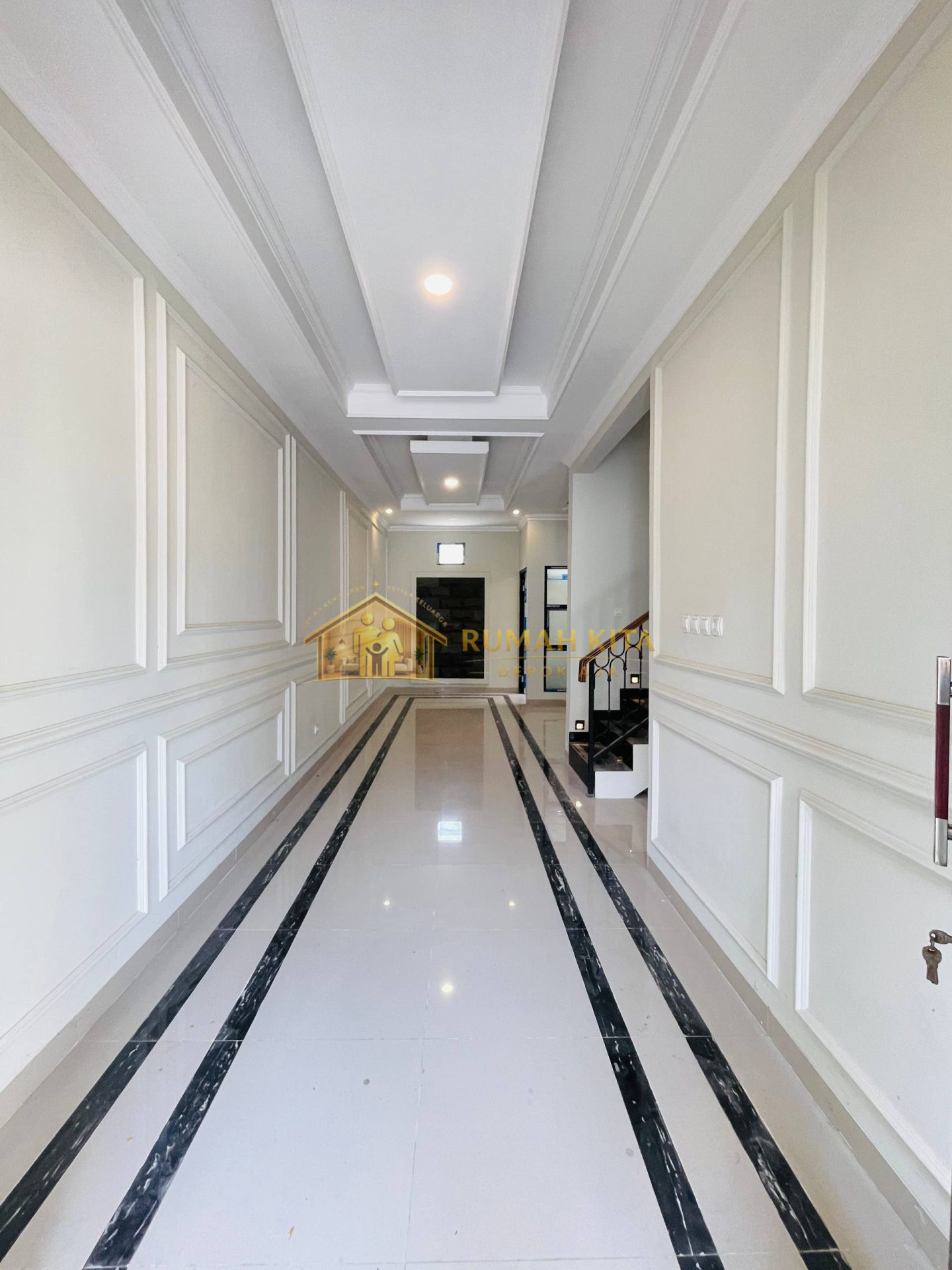 Ruang Tamu Rumah 2 Lantai di Grand Depok City