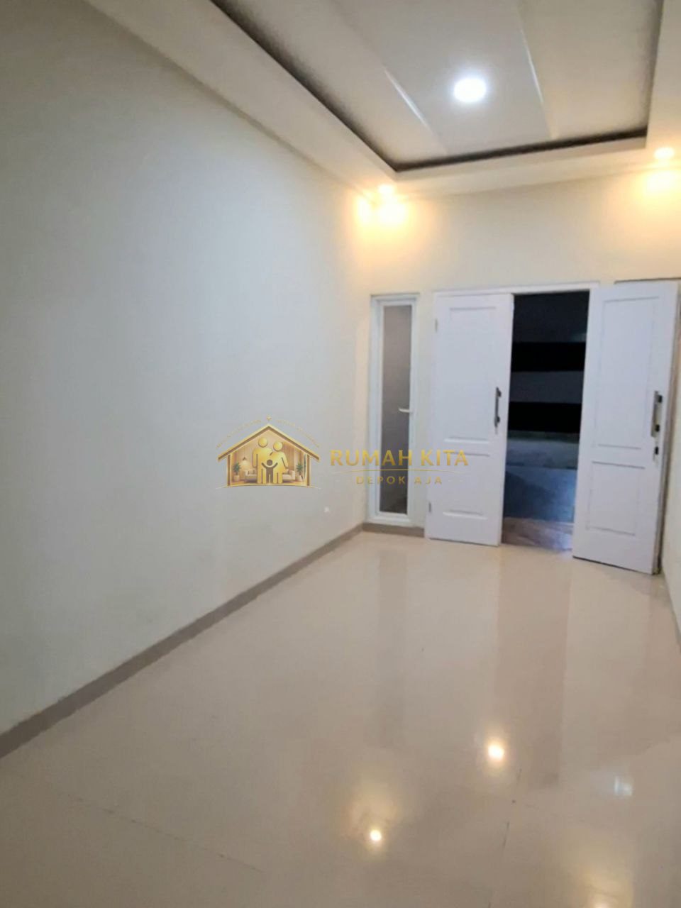 Ruang Tamu Rumah 2 Lantai Nempel Perbatasan Depok
