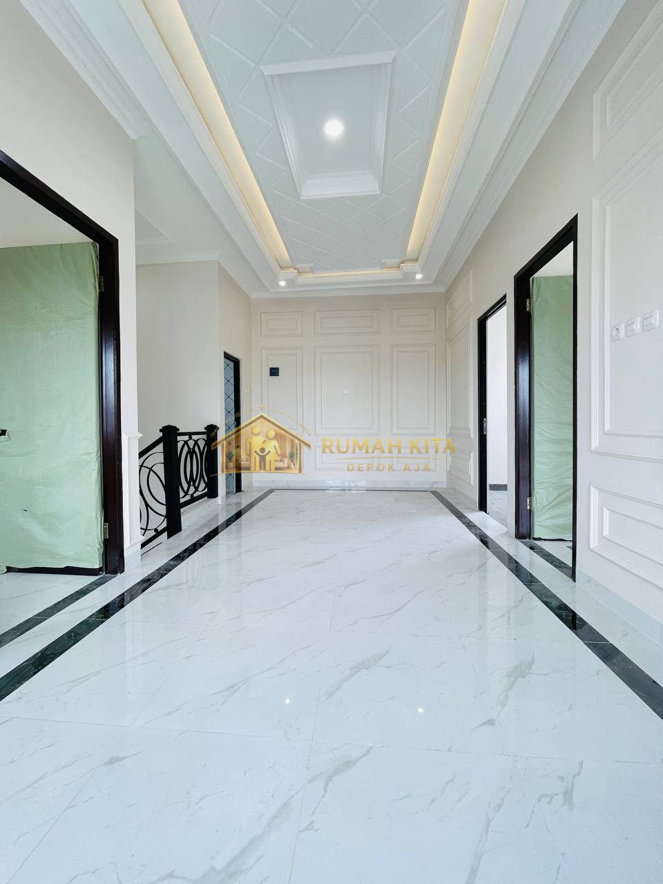 Ruang Keluarga Rumah Mewah 2 Lantai Dekat Grand Depok City