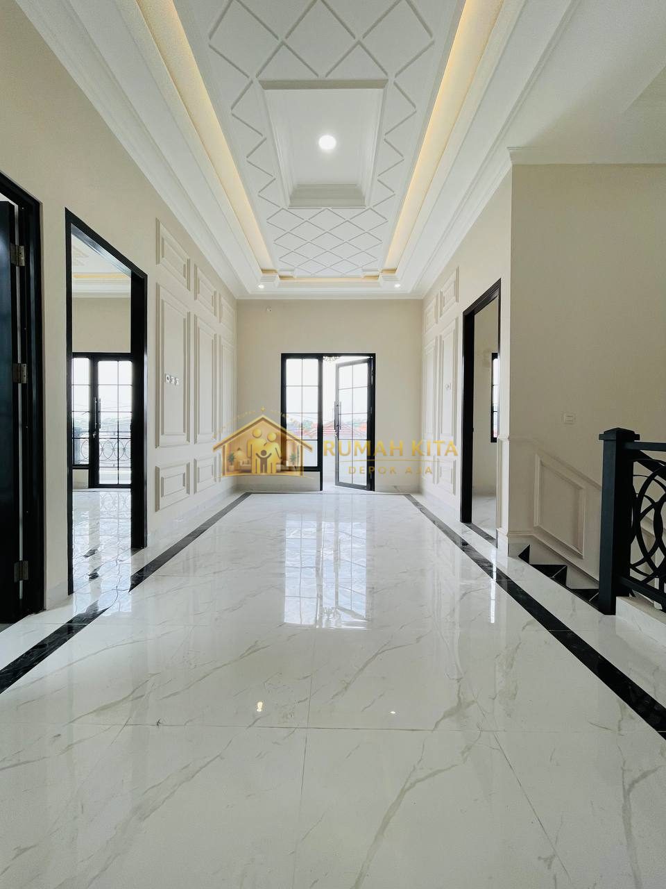 Ruang Keluarga Rumah Mewah 2 Lantai Dekat Grand Depok City
