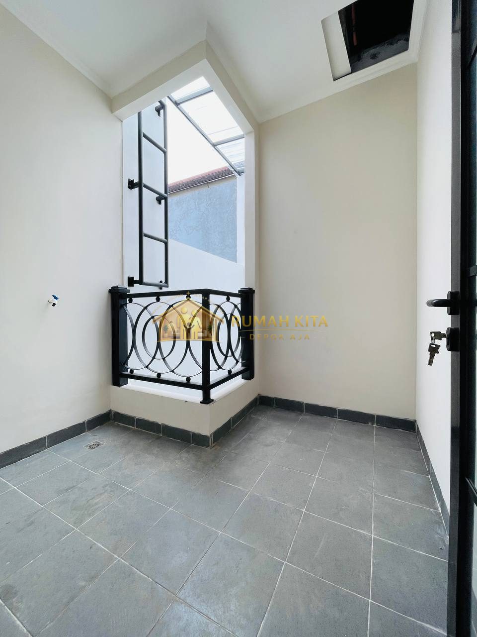 Area Laundry Rumah Mewah 2 Lantai Dekat Grand Depok City