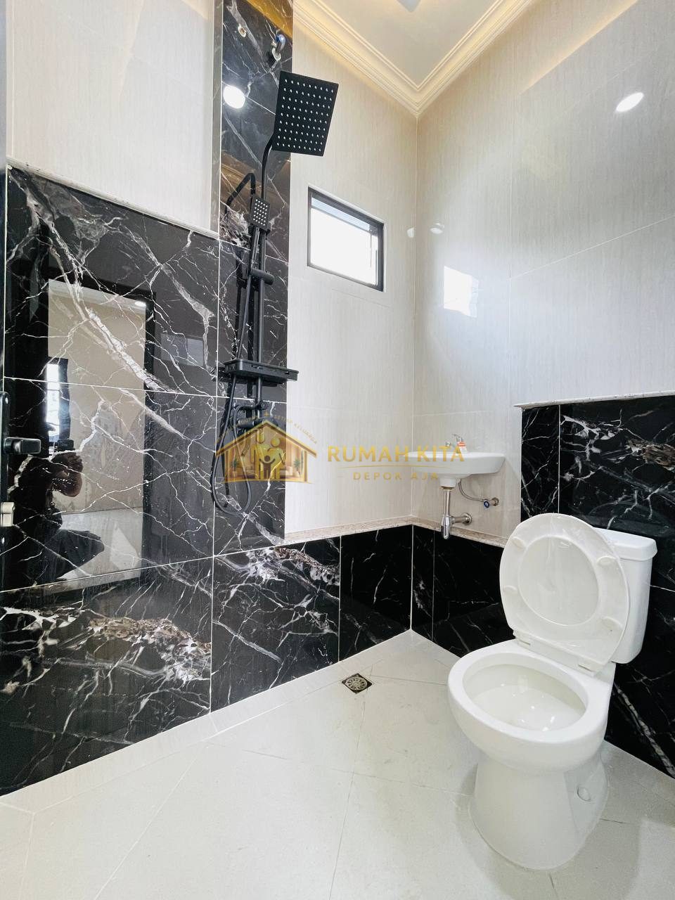 Kamar Mandi Rumah Mewah 2 Lantai Dekat Grand Depok City