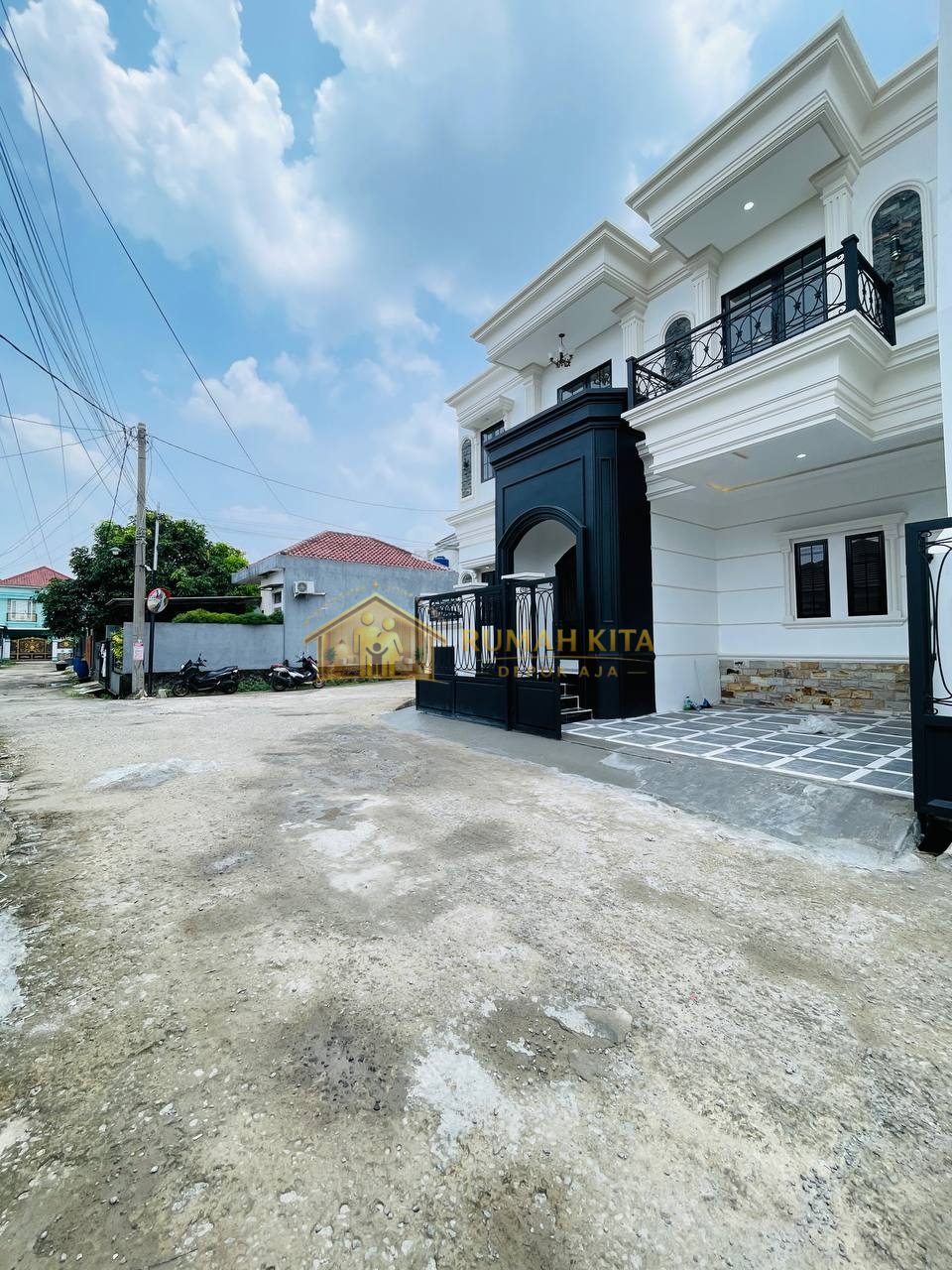 Fasad Rumah Mewah 2 Lantai Dekat Grand Depok City