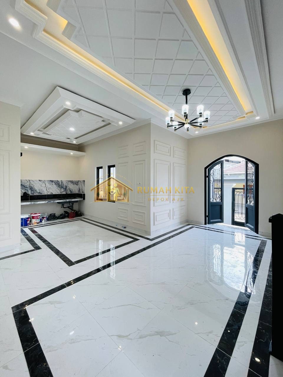 Ruang Makan Rumah Mewah 2 Lantai Dekat Grand Depok City