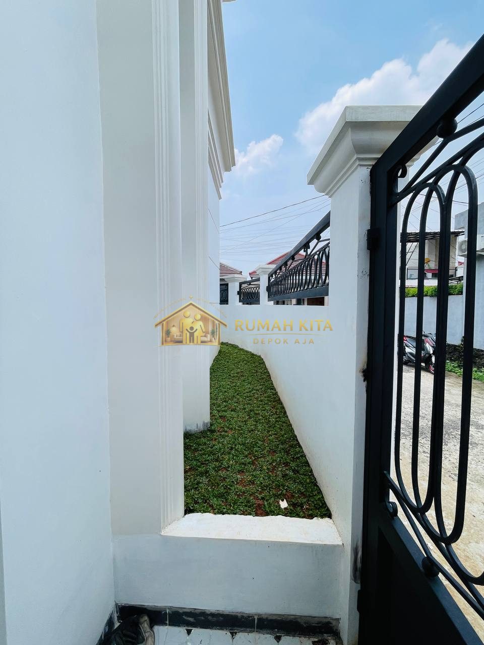 Taman Rumah Mewah 2 Lantai Dekat Grand Depok City