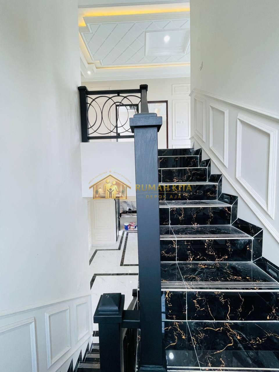 Tangga Rumah Mewah 2 Lantai Dekat Grand Depok City
