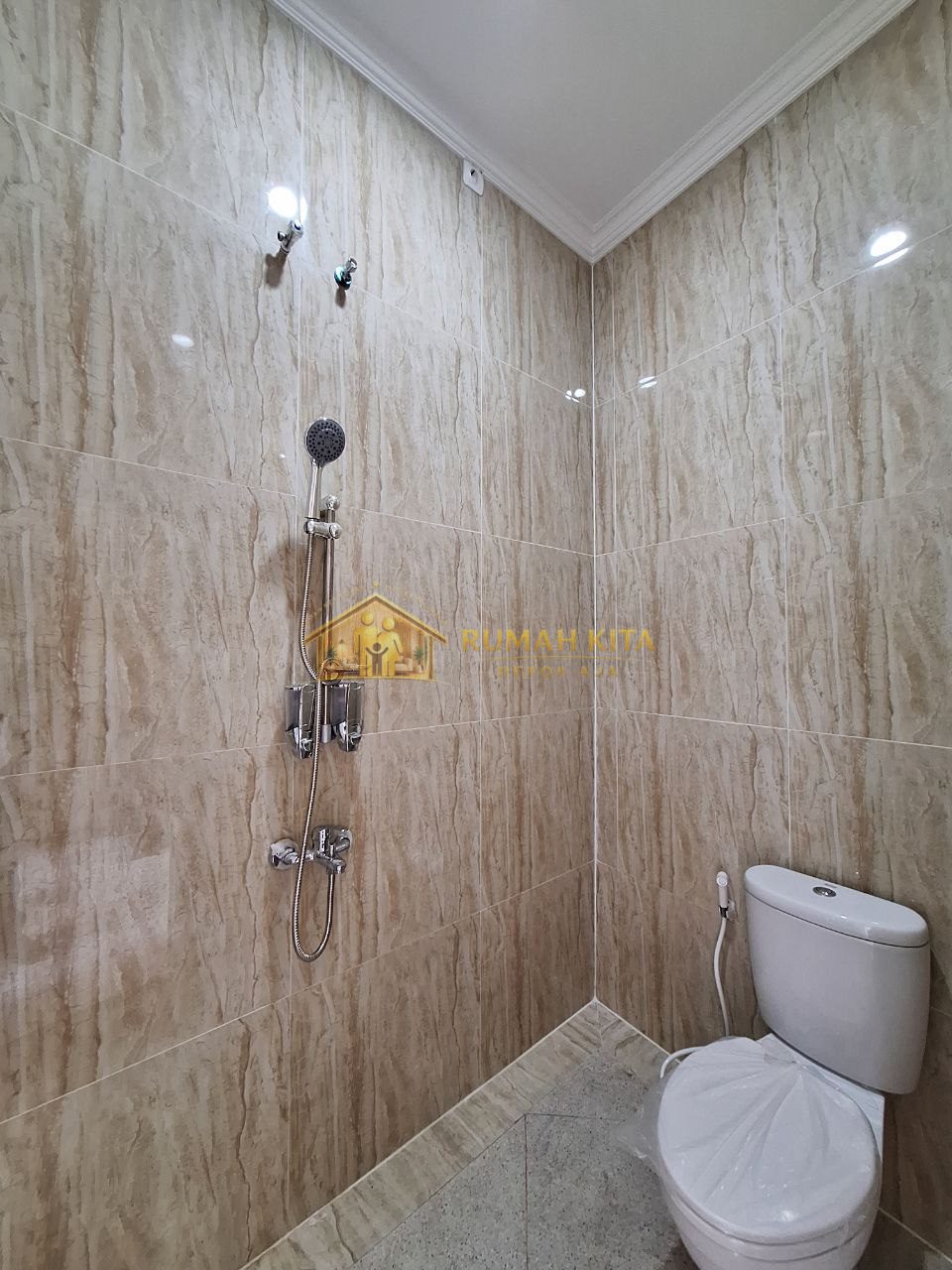 Kamar Mandi Rumah Klasik Mewah 2 Lantai 300 Meter Ke Jalan Juanda Depok