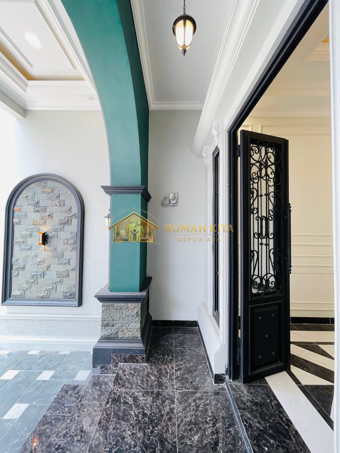 Teras Rumah Dekat Stasiun Depok Lama dan Grand Depok City