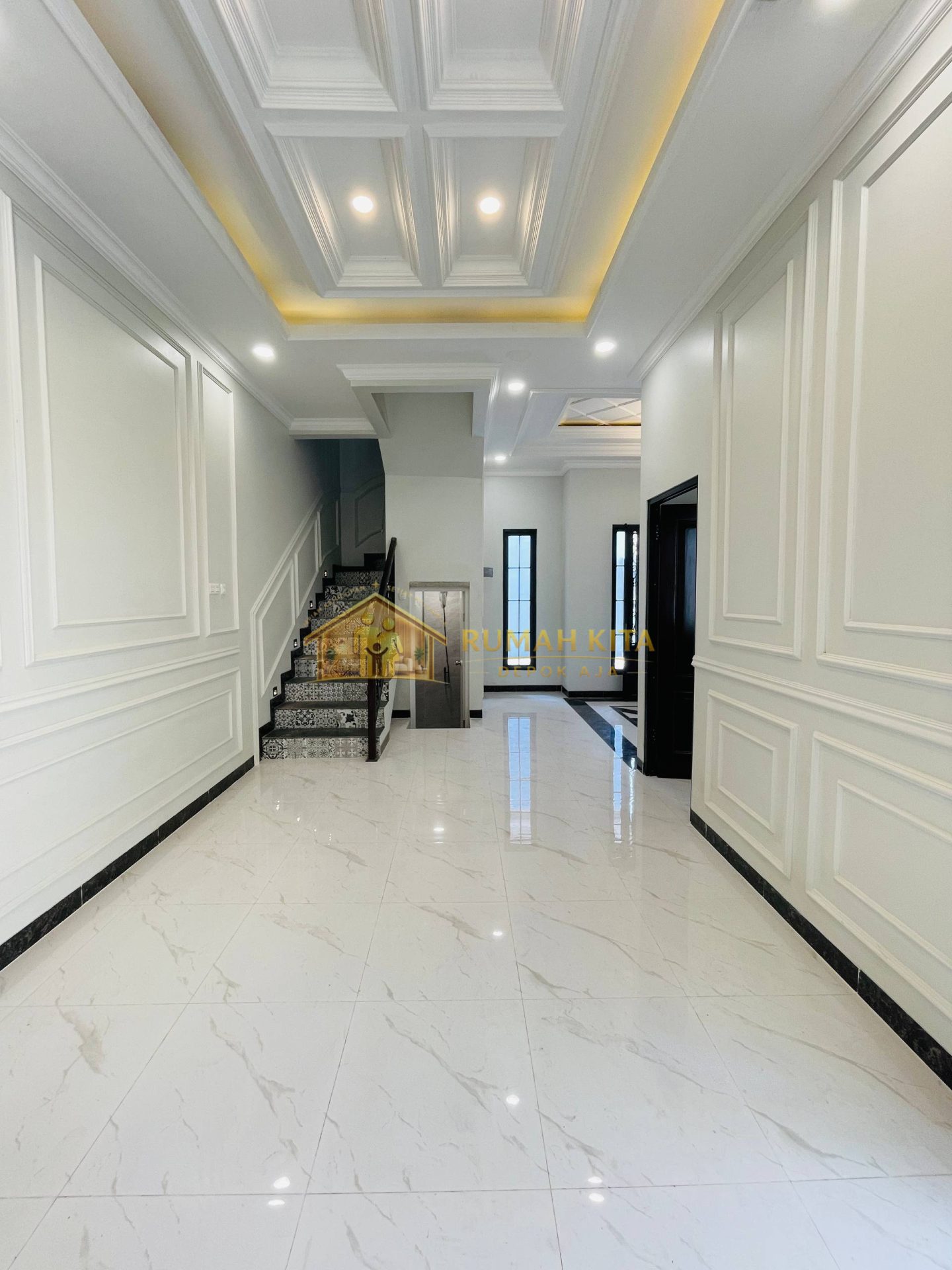 Ruang Makan Rumah Dekat Stasiun Depok Lama dan Grand Depok City