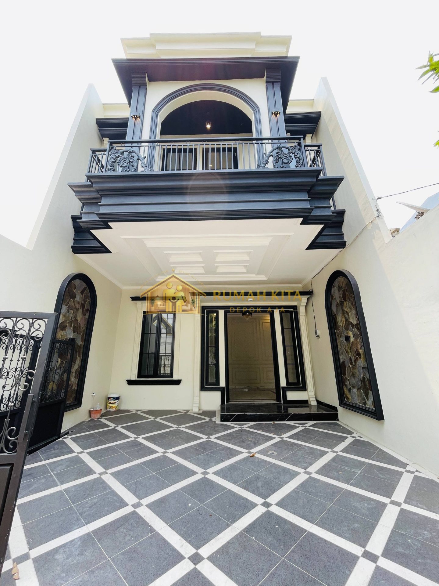 Fasad Rumah Dekat Stasiun Depok Lama & Kawasan GDC
