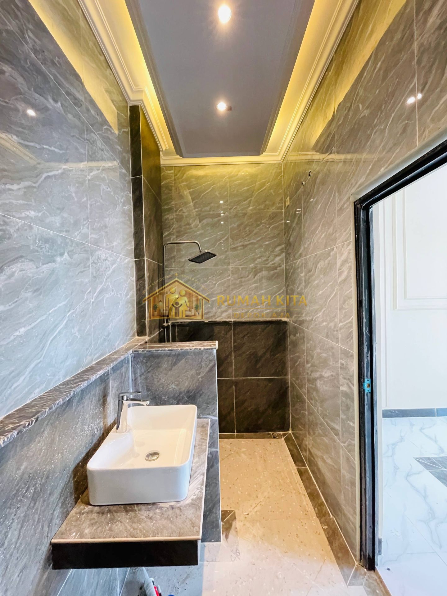 Kamar Mandi Rumah 2 Lantai Dekat RS Primaya Cilodong Depok